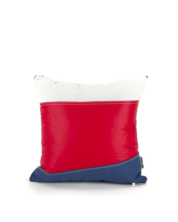 cuscino stile marinaro in vela riciclata colori bianco, rosso e blu prodotto da Rivelami