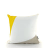 cuscino bianco giallo e beige realizzato in vele riciclate e tela olona, stile marinaro per casa al mare