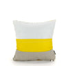 cuscino bianco giallo e beige realizzato con vele riciclate, misura 40x40 cm prodotto da Rivelami