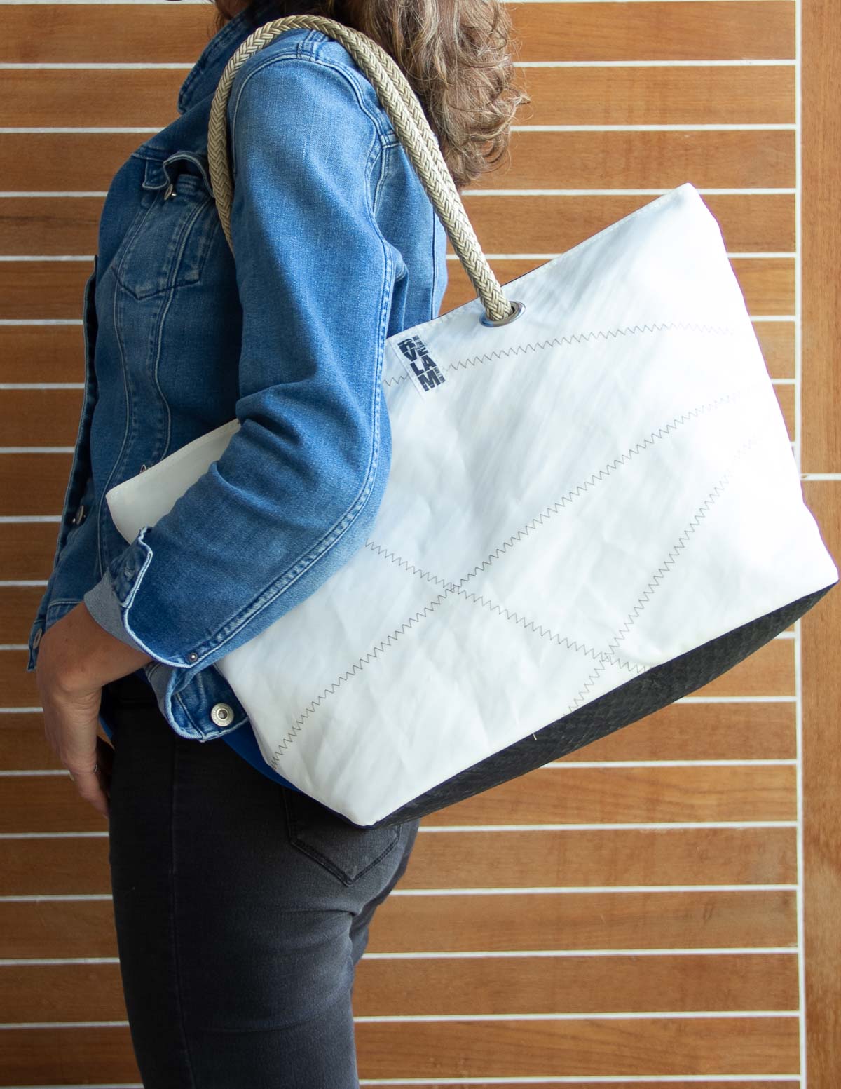 rivelami tote bag borsa a spalla bianca in tela vela riciclata modello versilia